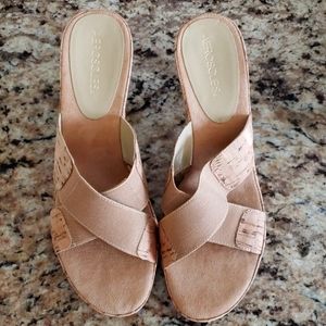 Brand new Aerosoles slides sandals size 10 beige